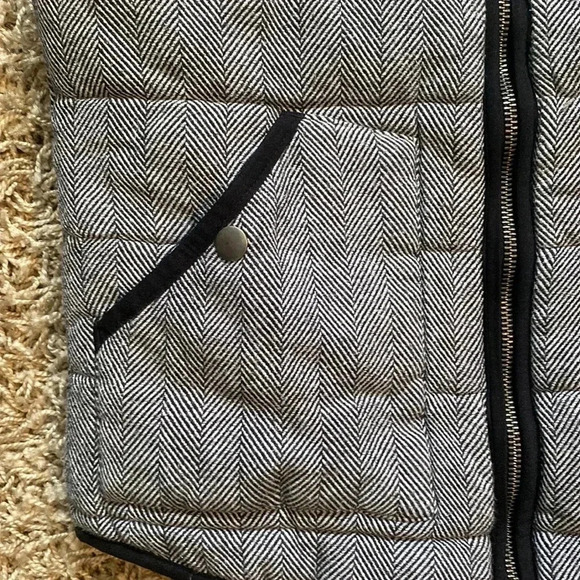 Merona Herringbone Black and White Zip Up Winter Puffer Vest Size Medium - Picture 3 of 7